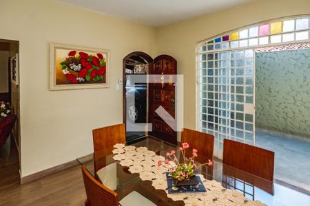 Sala de casa à venda com 4 quartos, 300m² em São João Batista, Belo Horizonte