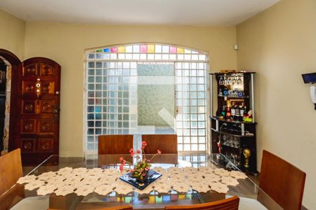 Sala de casa à venda com 4 quartos, 300m² em São João Batista, Belo Horizonte