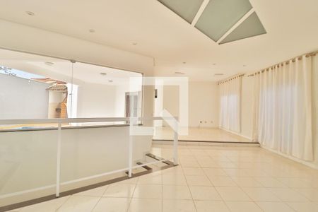 Sala de casa para alugar com 3 quartos, 273m² em Jardim Karaíba, Uberlândia
