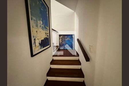 Escada de casa à venda com 4 quartos, 340m² em Jardim das Paineiras, Campinas