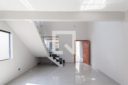 Sala de casa à venda com 4 quartos, 255m² em Heliópolis, Belo Horizonte