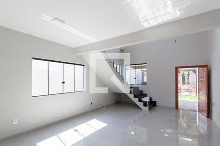 Sala de casa à venda com 4 quartos, 255m² em Heliópolis, Belo Horizonte