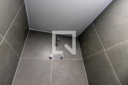 Banheiro Social de kitnet/studio para alugar com 1 quarto, 24m² em Perdizes, São Paulo