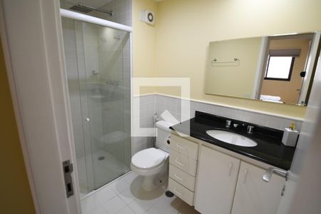 Banheiro de apartamento para alugar com 1 quarto, 50m² em Cambuí, Campinas