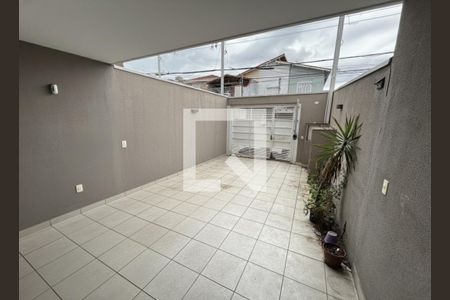 Garagem de casa à venda com 3 quartos, 104m² em Jardim Rossin, São Paulo