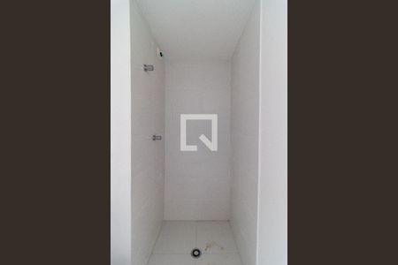 Banheiro da Suíte de apartamento à venda com 1 quarto, 26m² em Parque Industrial Tomas Edson, São Paulo