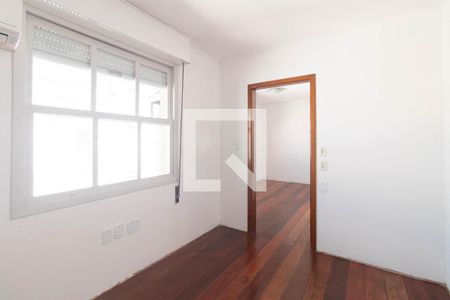Corredor de apartamento à venda com 4 quartos, 93m² em Menino Deus, Porto Alegre