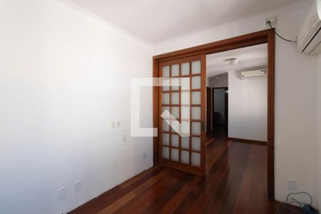 Corredor de apartamento à venda com 4 quartos, 93m² em Menino Deus, Porto Alegre