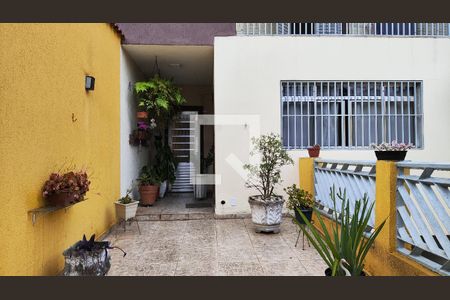 Quintal de casa à venda com 3 quartos, 210m² em Vila Carmosina, São Paulo