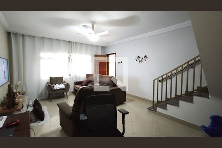 Sala de casa à venda com 3 quartos, 210m² em Vila Carmosina, São Paulo