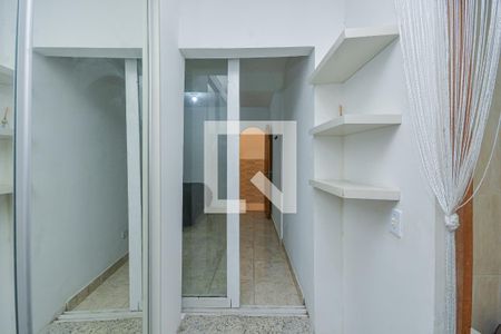 Closet da Suite 1 de casa para alugar com 2 quartos, 100m² em Interlagos, São Paulo