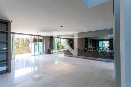 Sala 1 de casa de condomínio à venda com 6 quartos, 880m² em Vale dos Cristais, Nova Lima