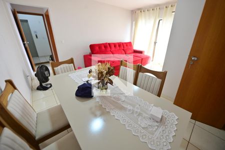 Sala de casa de condomínio para alugar com 2 quartos, 66m² em Setor Bueno, Goiânia