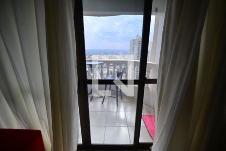 Sala de casa de condomínio para alugar com 2 quartos, 66m² em Setor Bueno, Goiânia