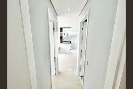 Corredor de apartamento para alugar com 2 quartos, 47m² em Loteamento City Jaragua, São Paulo