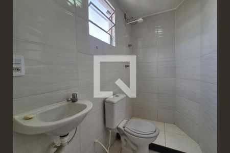 Banheiro de casa de condomínio à venda com 1 quarto, 50m² em Vargem Pequena, Rio de Janeiro