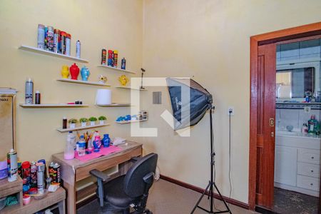 Suíte ( Casa Fundos) de casa à venda com 4 quartos, 96m² em Rubem Berta, Porto Alegre