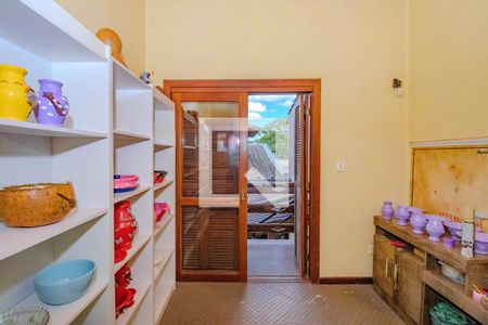 Suíte ( Casa Fundos) de casa à venda com 4 quartos, 96m² em Rubem Berta, Porto Alegre