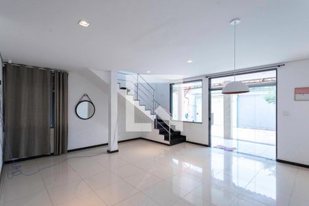Sala 1 de casa à venda com 4 quartos, 239m² em Colonial, Contagem