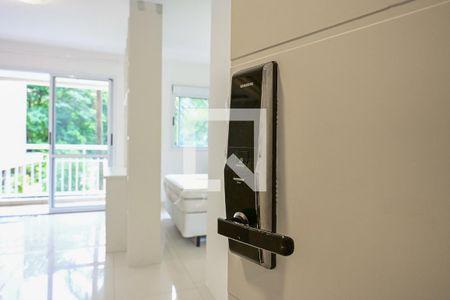 Fechadura Eletrônica de apartamento para alugar com 2 quartos, 33m² em Panamby, São Paulo