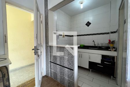 Cozinha de kitnet/studio para alugar com 1 quarto, 23m² em Itararé, Santos