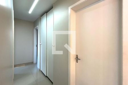 Corredor de apartamento à venda com 3 quartos, 69m² em Pompéia, Belo Horizonte