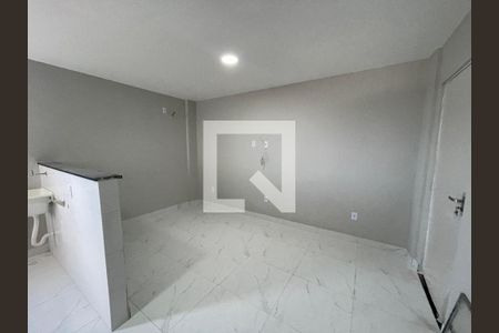 Sala/Cozinha de apartamento para alugar com 1 quarto, 135m² em Vila Santa Cruz, Duque de Caxias