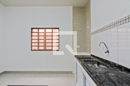 Sala/Cozinha de casa para alugar com 2 quartos, 50m² em Jardim Santa Monica, São Paulo