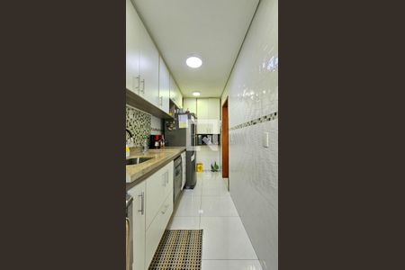 Cozinha de casa de condomínio à venda com 3 quartos, 96m² em Usina Piratininga, São Paulo