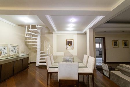 Sala de casa de condomínio à venda com 3 quartos, 402m² em Joaquim Egídio, Campinas