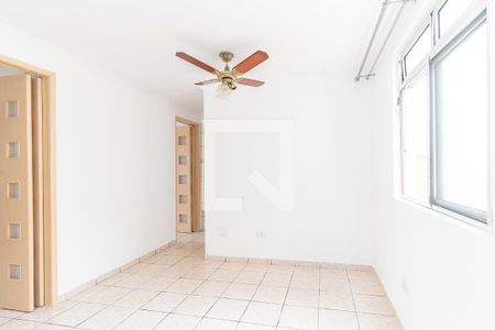 Sala de apartamento para alugar com 2 quartos, 56m² em Conjunto Habitacional Fazenda do Carmo, São Paulo