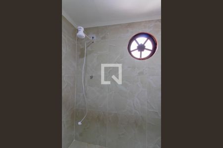 Banheiro de casa para alugar com 2 quartos, 53m² em Jardim Flor da Montanha, Guarulhos