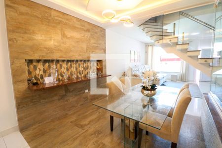 Casa à venda com 3 quartos, 276m² em Jardim Aeroporto, São Paulo