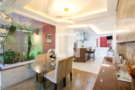 Casa à venda com 3 quartos, 276m² em Jardim Aeroporto, São Paulo