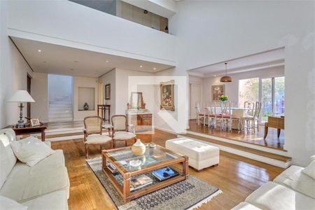 Casa à venda com 4 quartos, 402m² em Chácara Monte Alegre, São Paulo