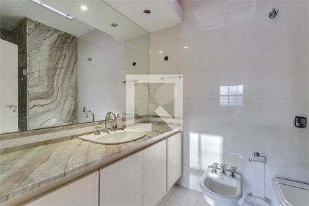 Casa à venda com 4 quartos, 402m² em Chácara Monte Alegre, São Paulo