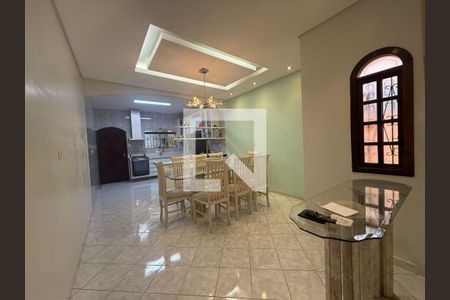 Casa à venda com 3 quartos, 220m² em Parque Gerassi, Santo André