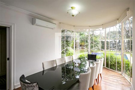 Casa à venda com 5 quartos, 690m² em Santo Amaro, São Paulo