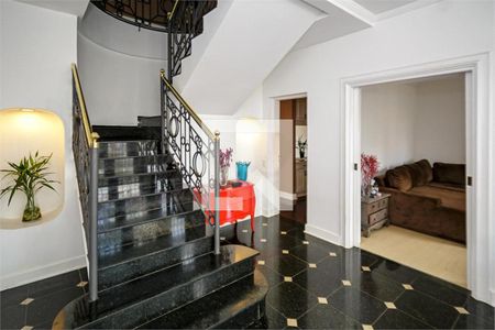 Casa à venda com 5 quartos, 690m² em Santo Amaro, São Paulo