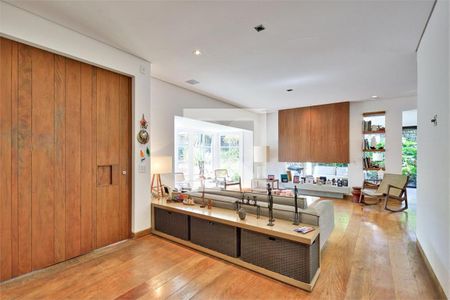 Casa à venda com 3 quartos, 280m² em Santo Amaro, São Paulo