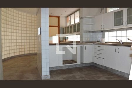 Casa à venda com 4 quartos, 520m² em Cidade Ademar, São Paulo