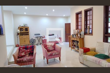 Sala de casa de condomínio à venda com 5 quartos, 398m² em Anil, Rio de Janeiro