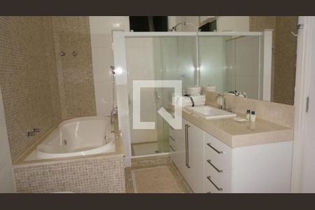 Casa à venda com 4 quartos, 700m² em Santo Amaro, São Paulo