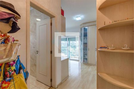 Casa à venda com 4 quartos, 563m² em Chácara Monte Alegre, São Paulo