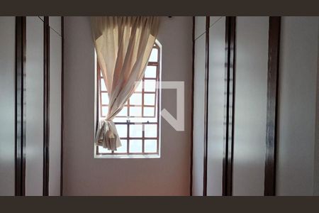 Casa à venda com 4 quartos, 233m² em Jardim Prudência, São Paulo