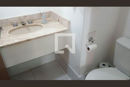 Casa à venda com 4 quartos, 233m² em Jardim Prudência, São Paulo