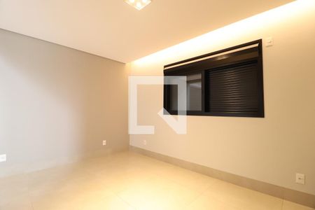 Sala de TV de casa para alugar com 4 quartos, 435m² em Vigilato Pereira, Uberlândia