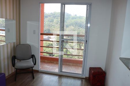 Sala de apartamento para alugar com 2 quartos, 55m² em Jardim Vista Alegre, Embu das Artes