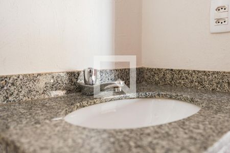 Lavabo de apartamento à venda com 4 quartos, 157m² em Vila Suzana, São Paulo