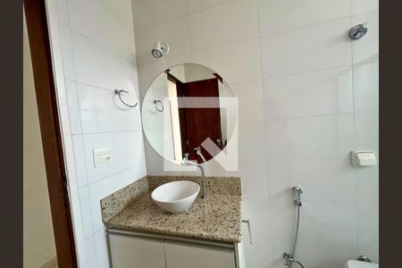 Banheiro de apartamento à venda com 3 quartos, 100m² em Padre Eustáquio, Belo Horizonte